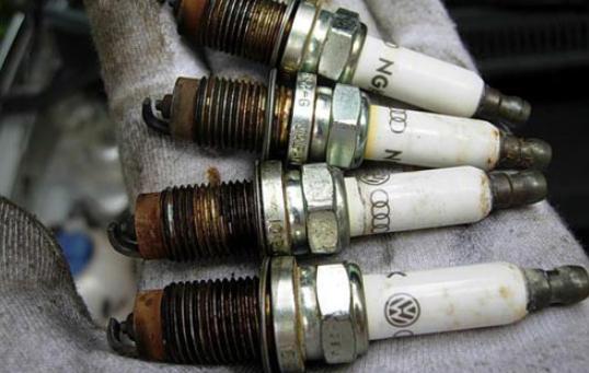 汽车动力下降、油耗增加？修车师傅：因为你没有清理这4个地方！