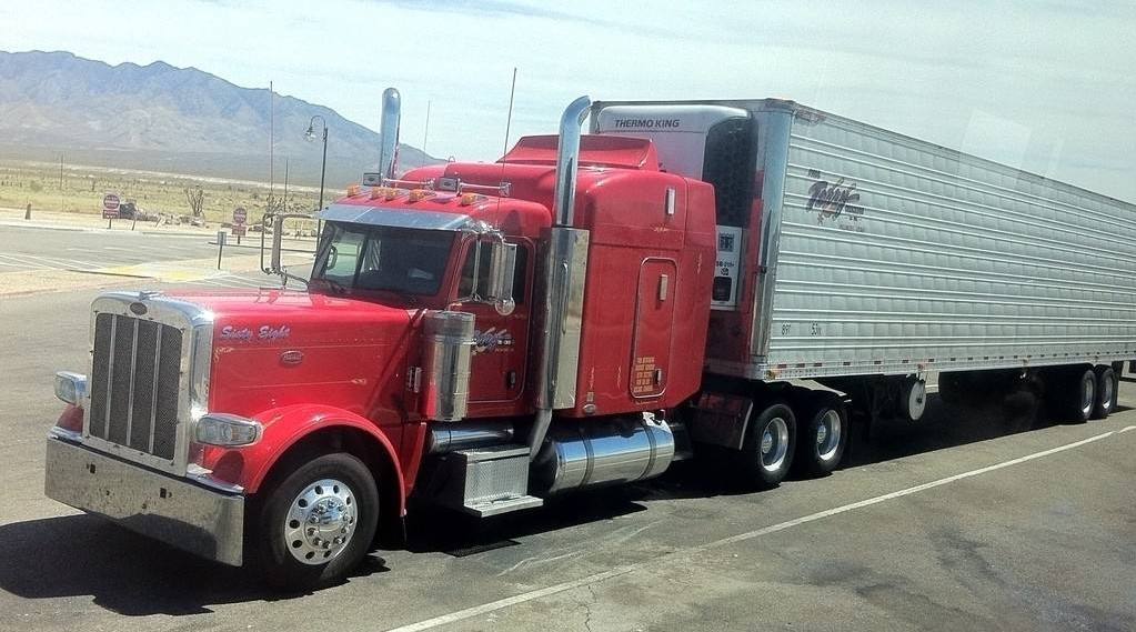 同样都是大卡车，为何我国卡车排气管是向下的，而美国却是向上的