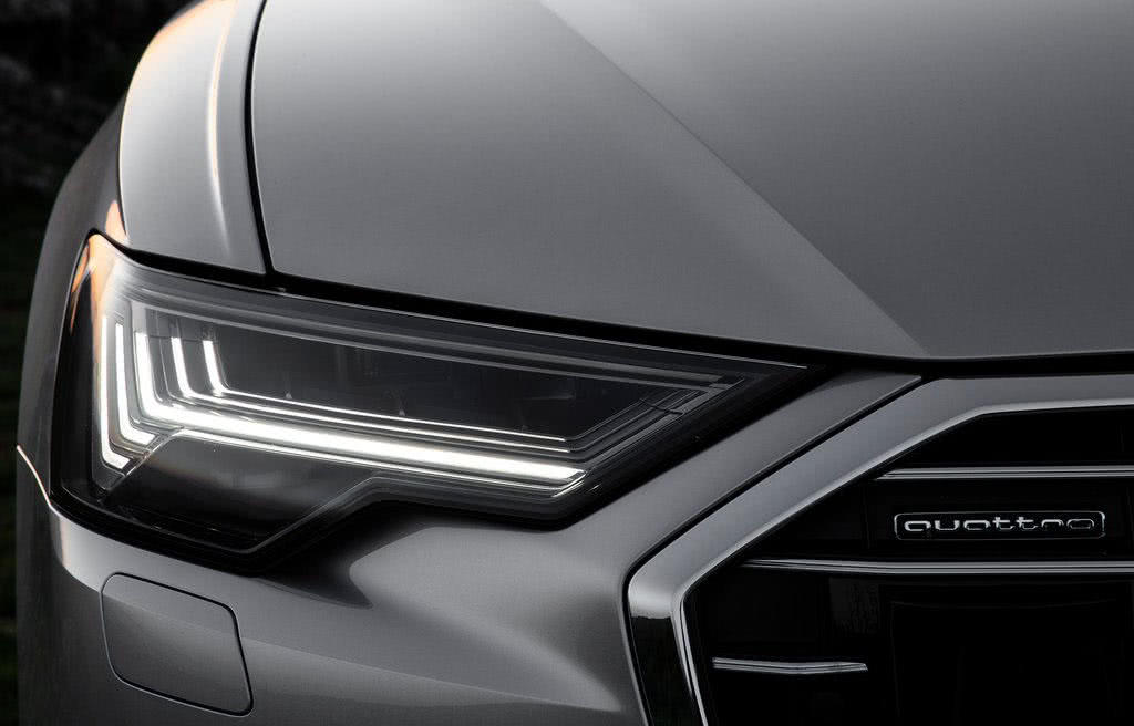 标配矩阵式LED大灯,车长超5米大气,内饰豪华媲美A8!