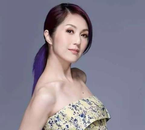 45岁杨千嬅曾经历过3段感情最后家庭美满