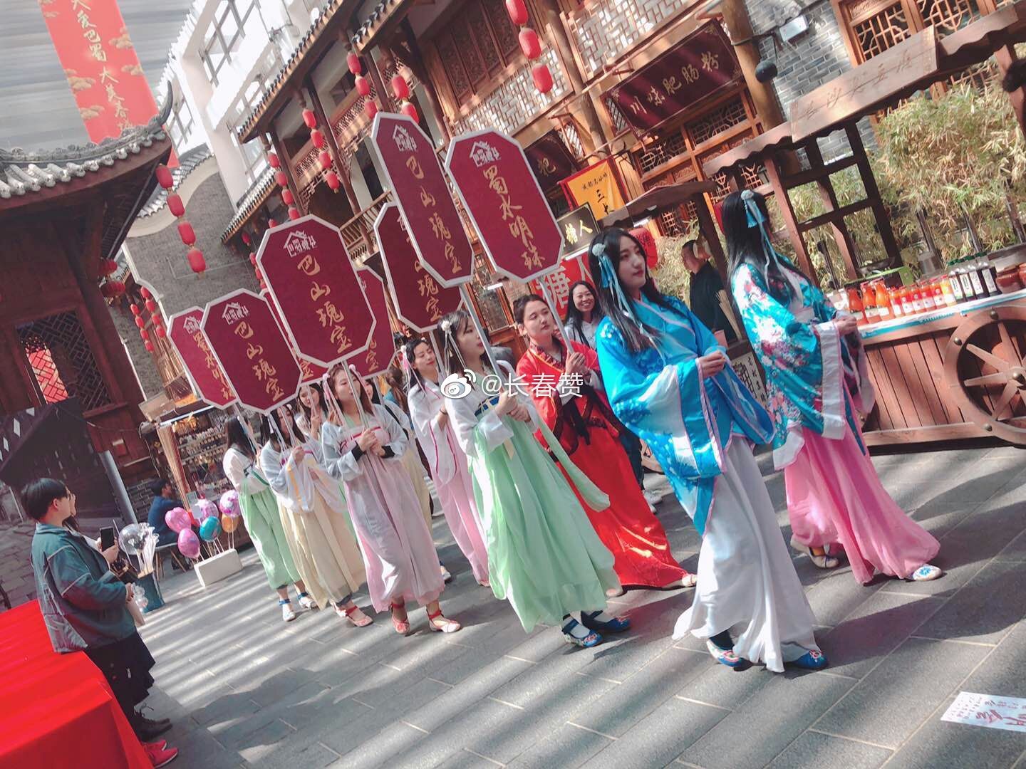 巴蜀映巷打造东北巴蜀网红第一街、东北唯一以巴蜀文化为主题的城