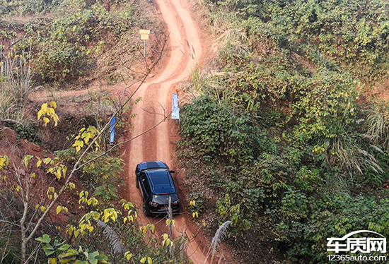 专业的全能战士 试驾全新Jeep自由光