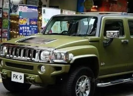 陈小春诉苦10年没换过车,看了他的座驾后,网友:再等十年吧