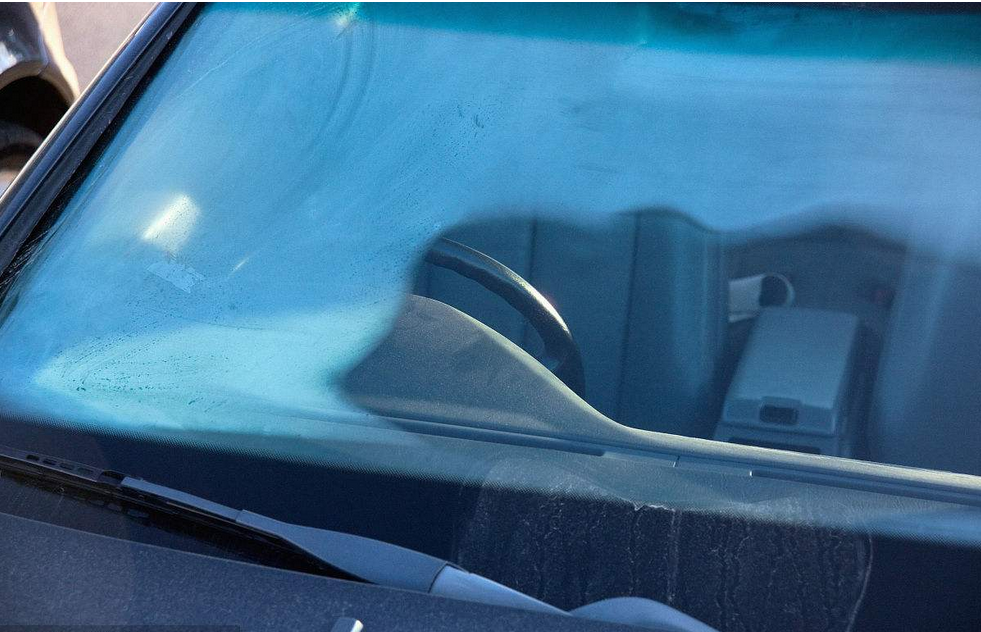 汽车挡风玻璃保养的常用知识！