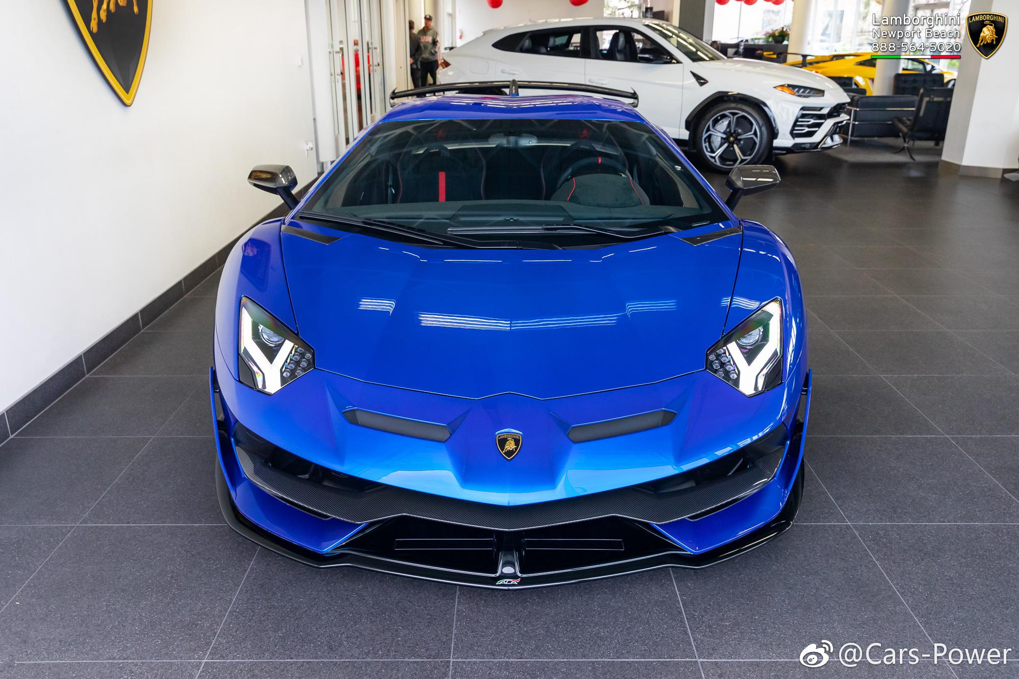 蓝色妖姬兰博基尼aventador svj