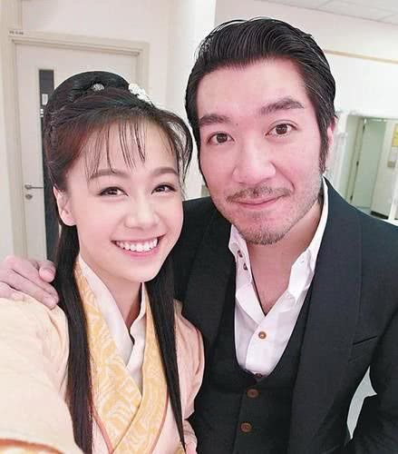 曾志伟度假女伴身份曝光，原来是已故朋友的妻子