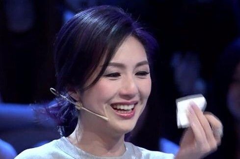 45岁杨千嬅曾经历过3段感情最后家庭美满