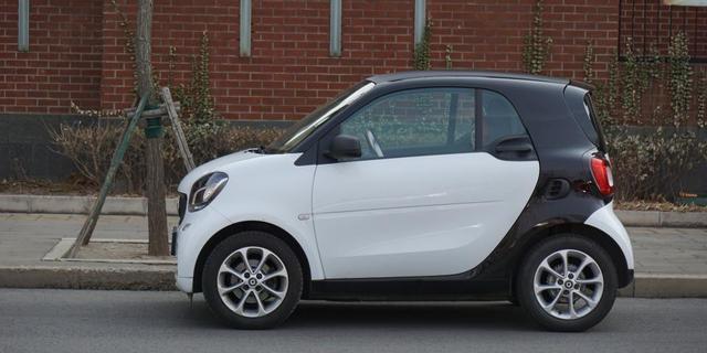 smart fortwo，微型车中销量第一，配置厚道，非常适合送给小姐姐