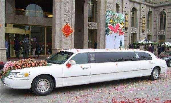 分期买一辆入门级劳斯莱斯跑婚庆,一天收8888元,能赚钱吗?
