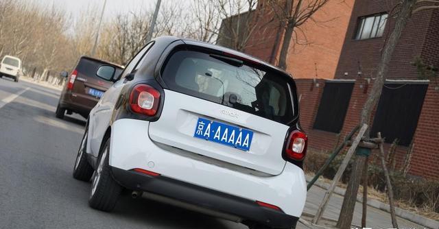 smart fortwo，微型车中销量第一，配置厚道，非常适合送给小姐姐