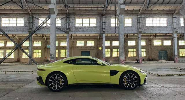 深度体验阿斯顿•马丁V8 Vantage:只为读懂你的美