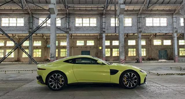 深度体验阿斯顿•马丁V8 Vantage：只为读懂你的美