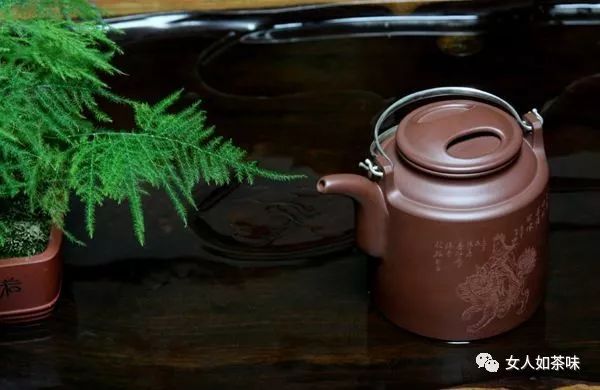 紫砂壶,为何是泡茶中茶器的首选?原因在这里