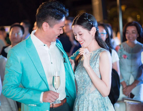 他曾经历失败婚姻,现身价不菲,座驾无数,还把女神娶回了家!