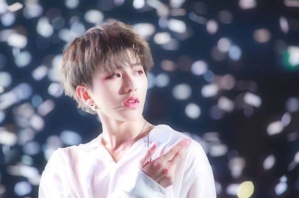 央视点名批评明星造假,易烊千玺朱一龙榜上有