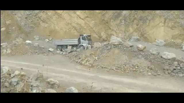 做了一个轮胎打滑测试，才知道这卡车有多厉害