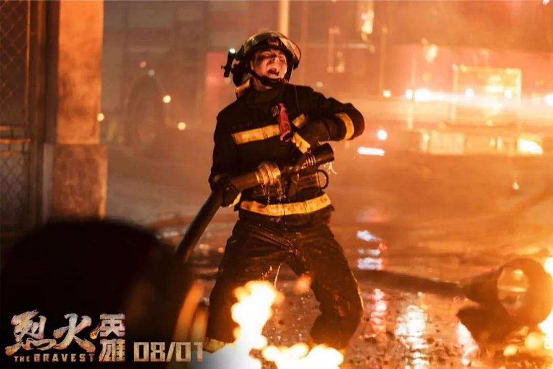 烈火英雄逆火而行的道路上哪有人生下来就是英雄