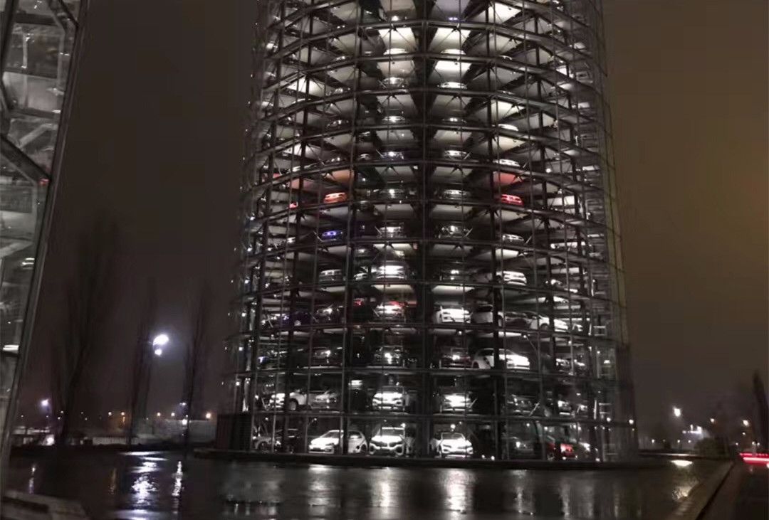 全球最大提车中心,放800台车,有1条地道,碟中谍在这取景