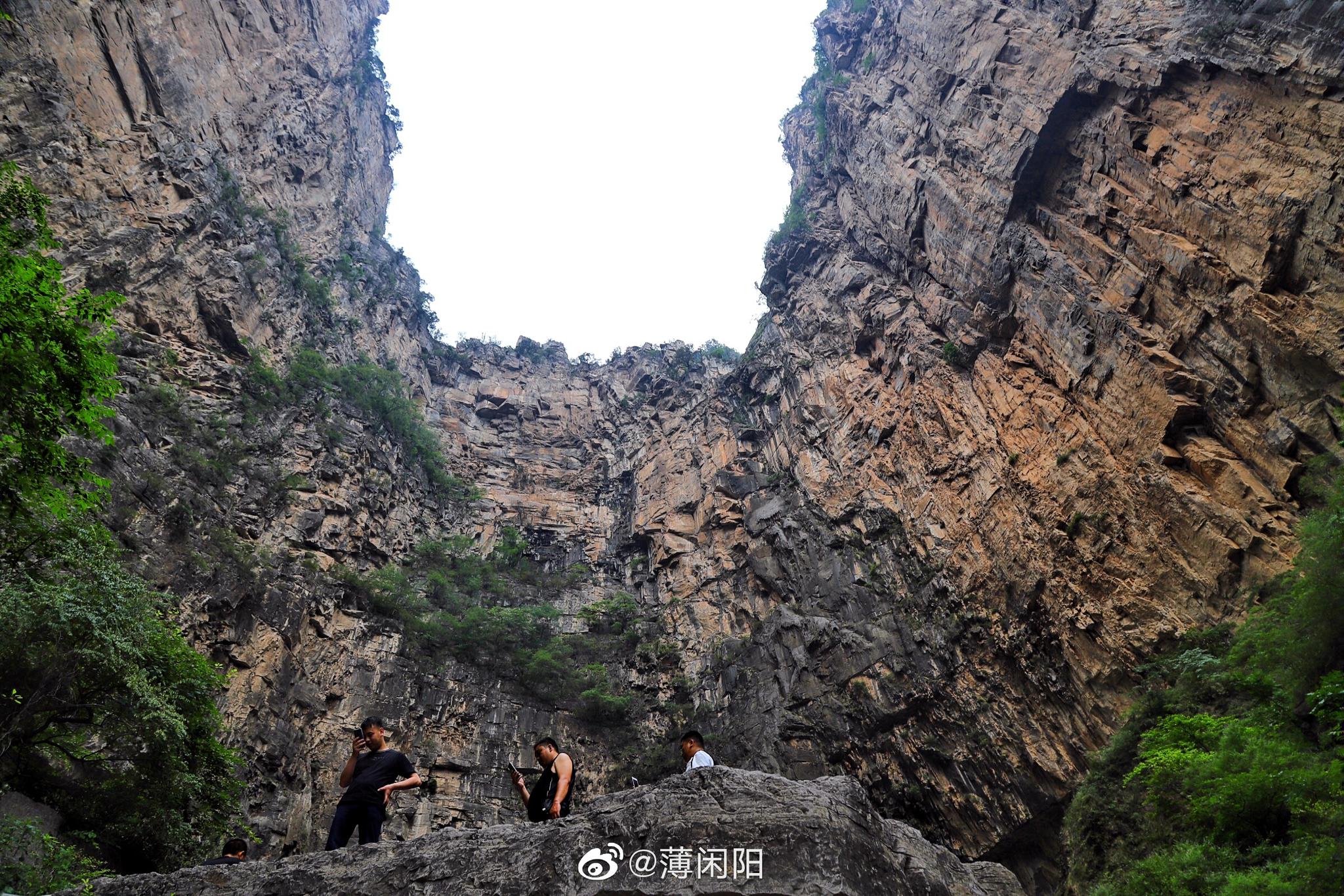 【携程攻略】云台山潭瀑峡景点,云台山很美，除了岩石堆磊而成，以及顽强生长于石缝之间的各种绿色植…