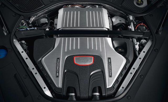 保时捷Panamera GTS以驾驶员为中心,双涡轮增压V-8