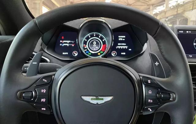 深度体验阿斯顿•马丁V8 Vantage:只为读懂你的美