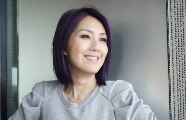 45岁杨千嬅曾经历过3段感情最后家庭美满