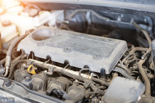发动机舱布满灰尘，该如何正确的清洗 有车一族快看过来