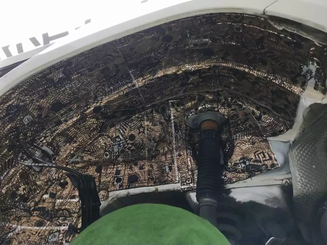 奔驰GLK260都要改的汽车隔音,你还在等什么?