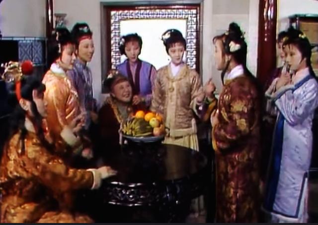 从薛宝钗猜谜语和编谜语这两个情节，看她高明的处世方法