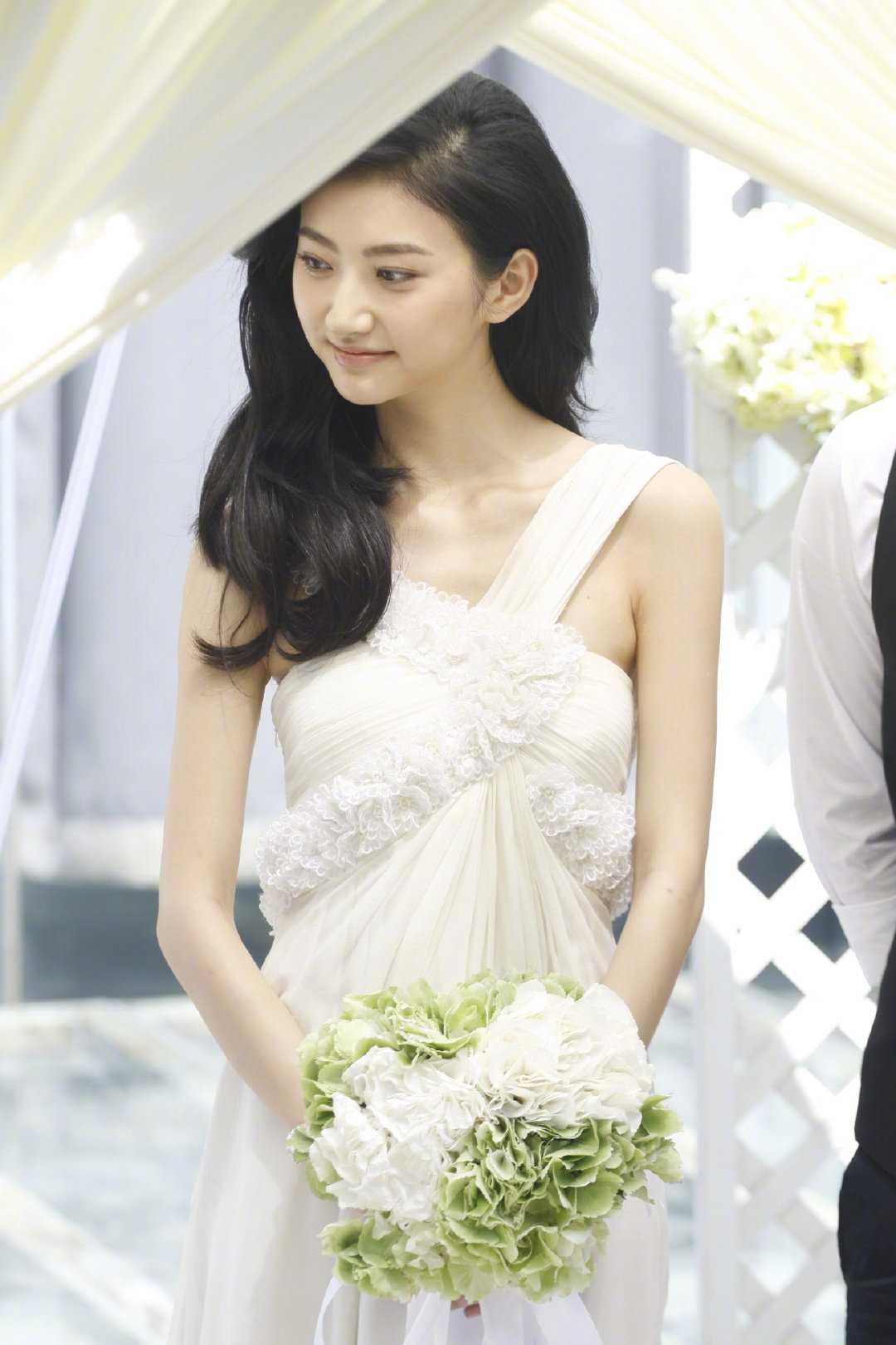 2011年,景甜,陆毅合作拍摄电影《新妈妈再爱我一次》.