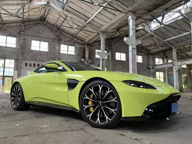深度体验阿斯顿•马丁V8 Vantage:只为读懂你的美