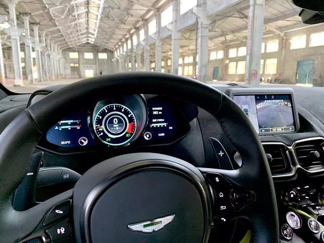 深度体验阿斯顿•马丁V8 Vantage:只为读懂你的美