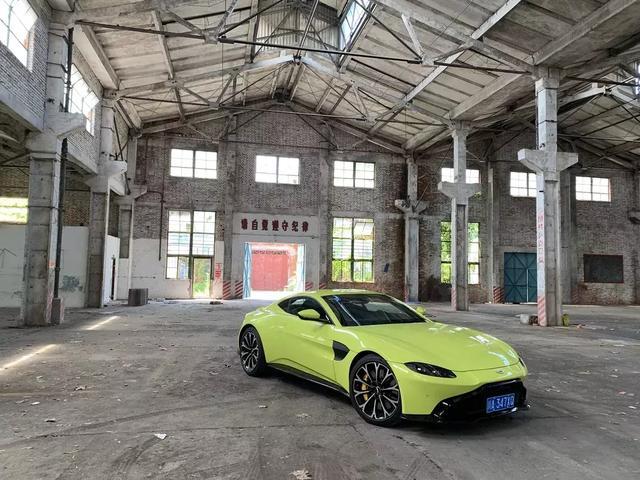 深度体验阿斯顿•马丁V8 Vantage:只为读懂你的美