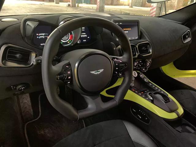 深度体验阿斯顿•马丁V8 Vantage:只为读懂你的美