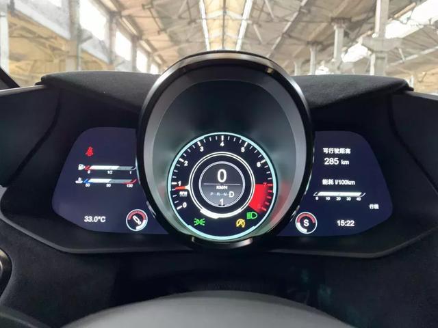 深度体验阿斯顿•马丁V8 Vantage:只为读懂你的美