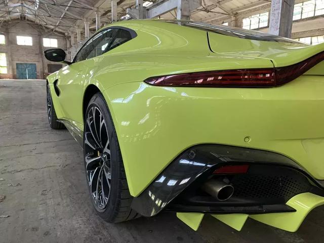 深度体验阿斯顿•马丁V8 Vantage：只为读懂你的美