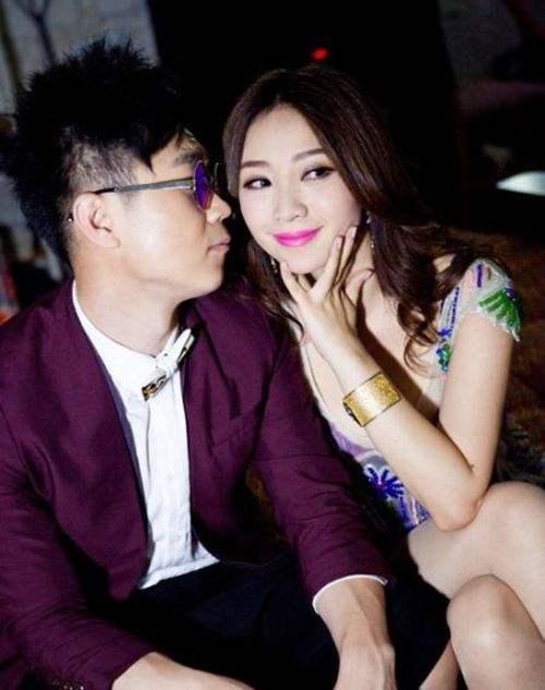 隐瞒12年,大鹏老婆身份曝光,长相一言难尽,网友:人生没有重来