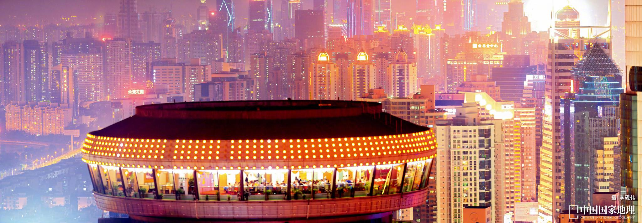 深圳的国贸大厦53层有中国最早的旋转餐厅.上世纪80年代