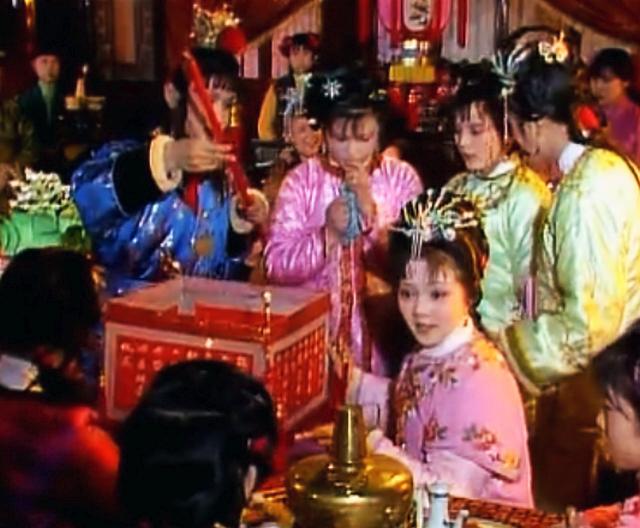 从薛宝钗猜谜语和编谜语这两个情节，看她高明的处世方法