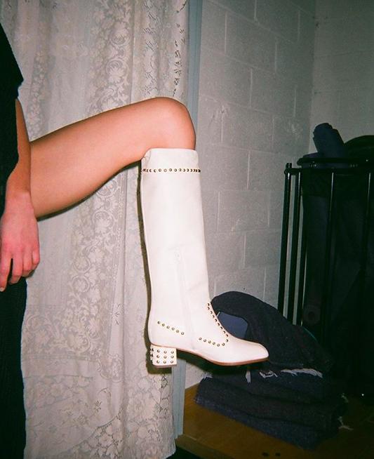 2019年买鞋请锁定这8大流行鞋款，风靡时尚圈的晒鞋10大拍照法