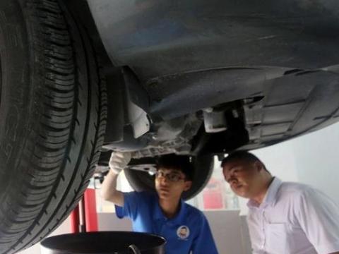 在4S店做完首保，为何很多人都换地方了老司机说出其中“玄机”