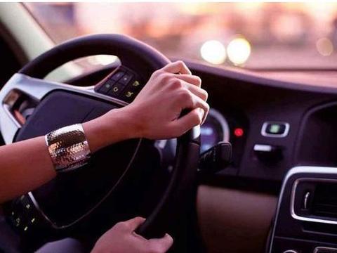 原地打方向盘对车有损害吗？很多人不懂