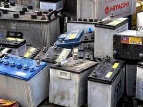 电瓶别直接更换新的，维修师傅透漏：只需两块钱，寿命增加三年！