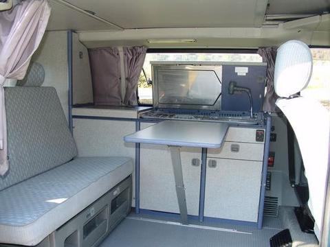 1995年的大众旅行车，车顶还带“阁楼”