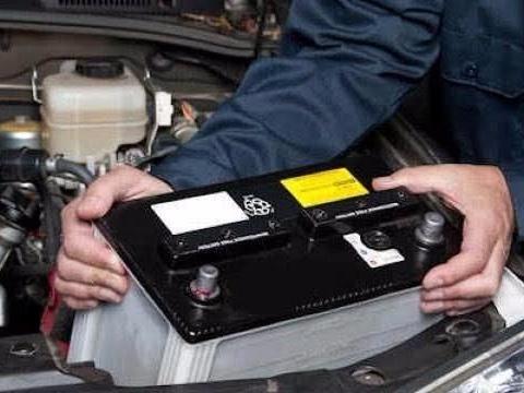 汽车电瓶能用多久？修理工：超过这个数最好赶紧换