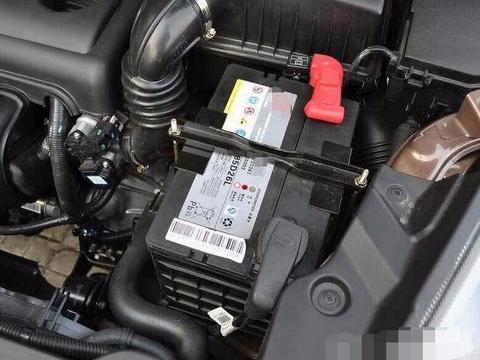 汽车电瓶能用多久？修理工：超过这个数最好赶紧换