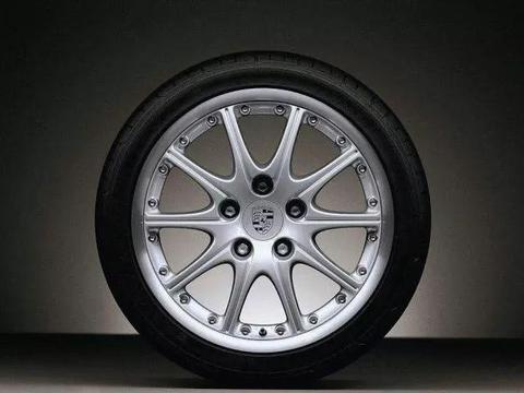 汽车轮胎的寿命是多久？跑多长时间换轮胎最合适？