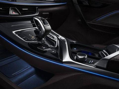 吉利首款MPV嘉际现已到店 换装全新LOGO/明年一季度上市..