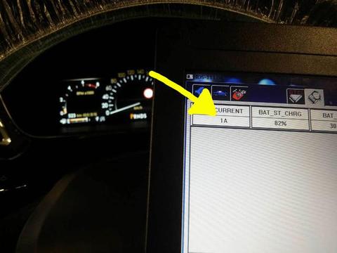 35万的车开了不到2年电瓶就坏了2400元，修理工：AGM电瓶太娇贵
