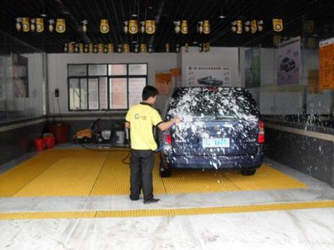 经过大雨洗礼的车，怎样去爱护保养它？